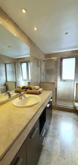 Gran Piso En Zona Comercial Malaga Luaran gambar